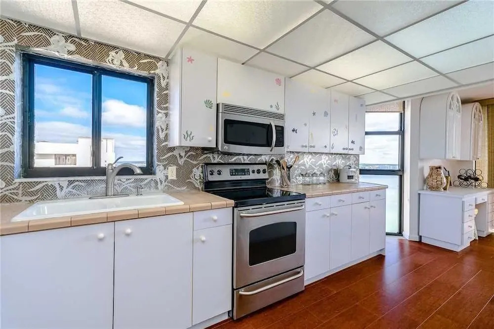 Lighthouse Towers 2008 - Two Bedroom Condo