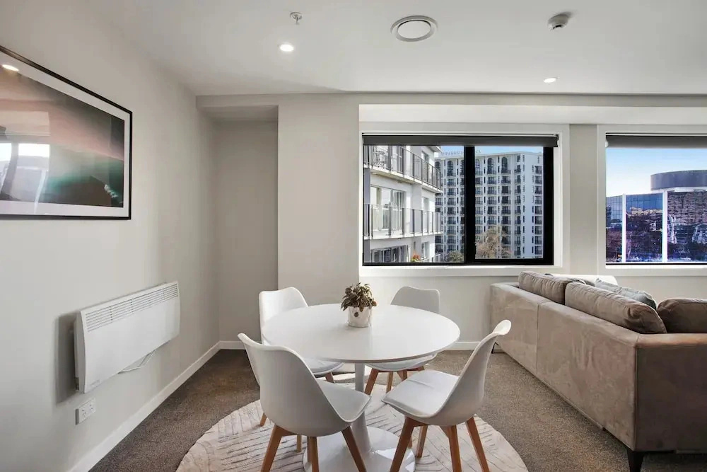 City Skyline Apartment near Myers Park