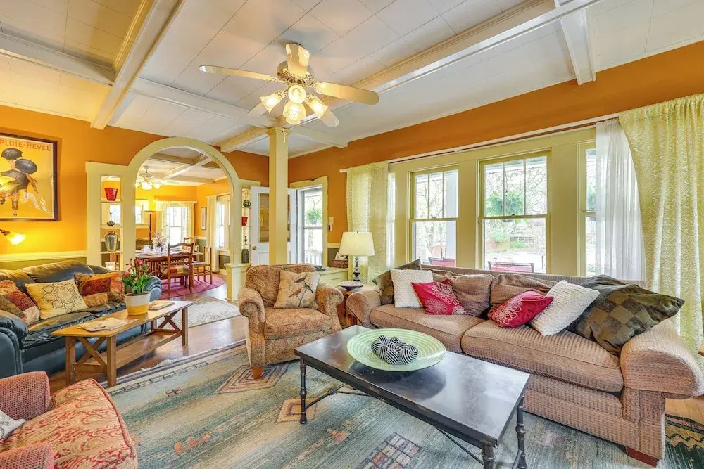 Eureka Springs Vacation Rental < Half-mi to Dtwn!