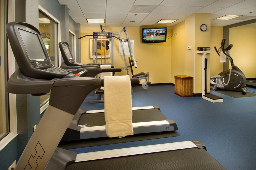 Holiday Inn Express & Suites Alexandria - Fort Belvoir by IHG