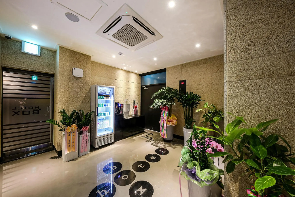 Hotel Box