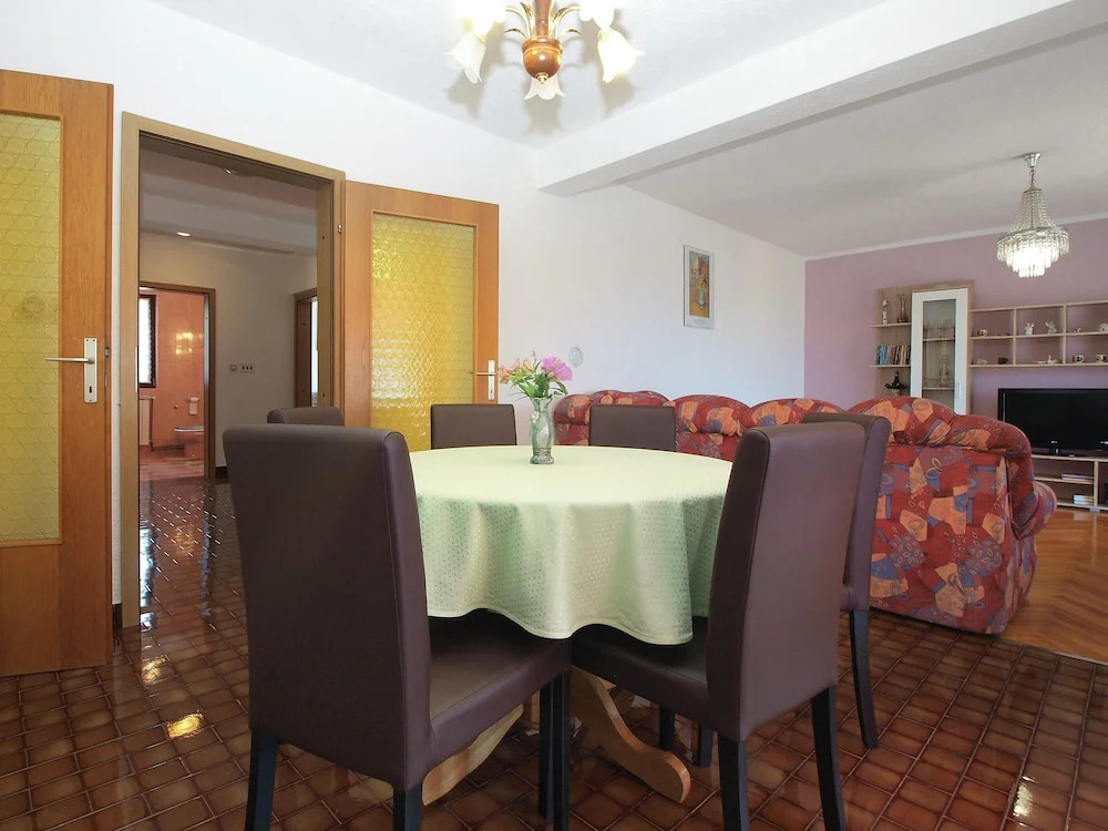 Apartment 1079