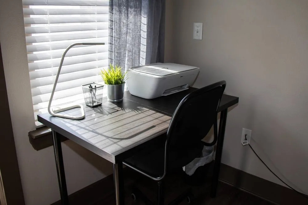Modern & Private Condo Balcony Great Location