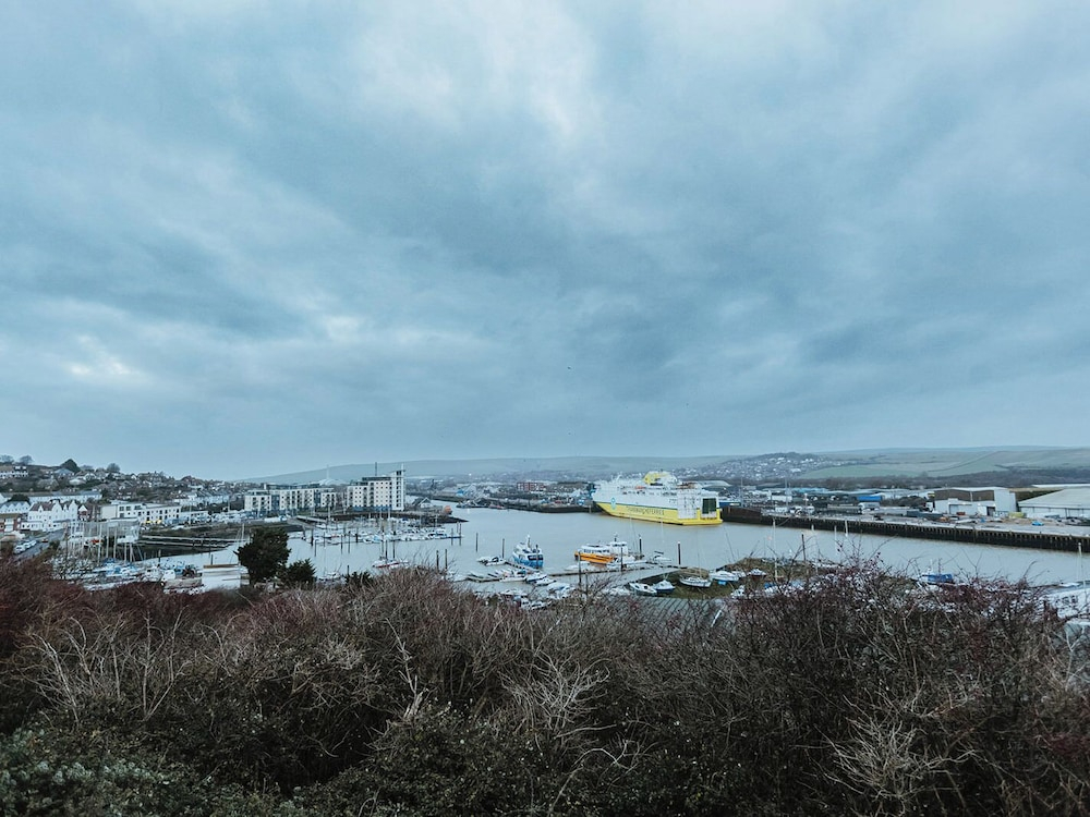 5 Mariners Wharf