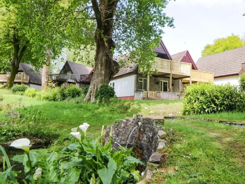 17 Valley Lodges