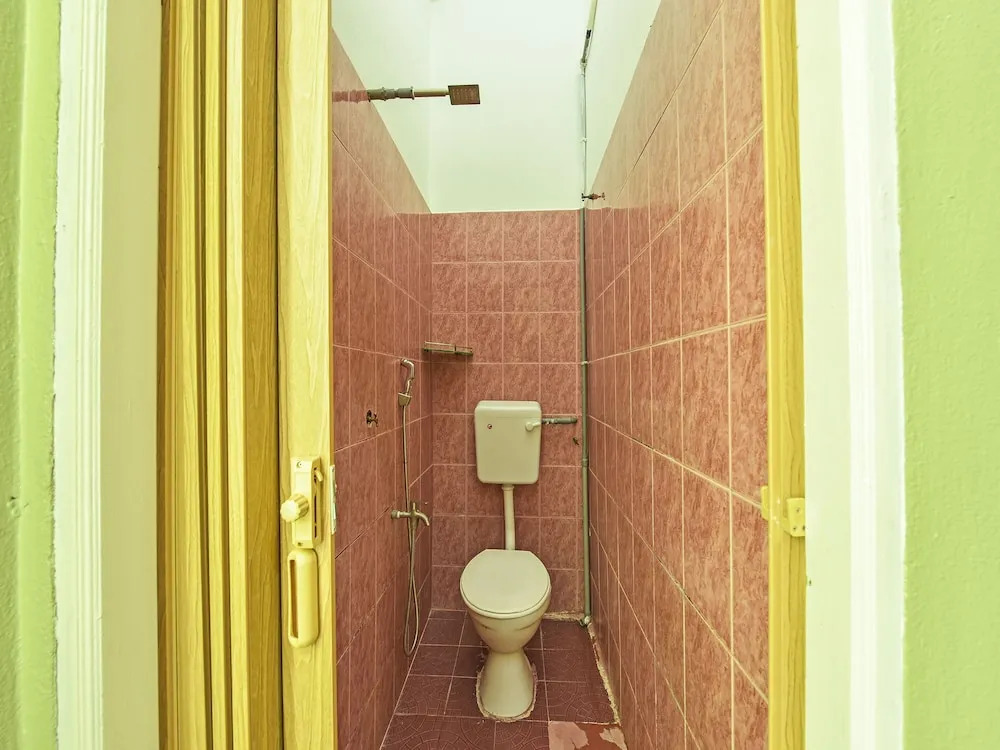 Oyo 90639 Hotel Azimah