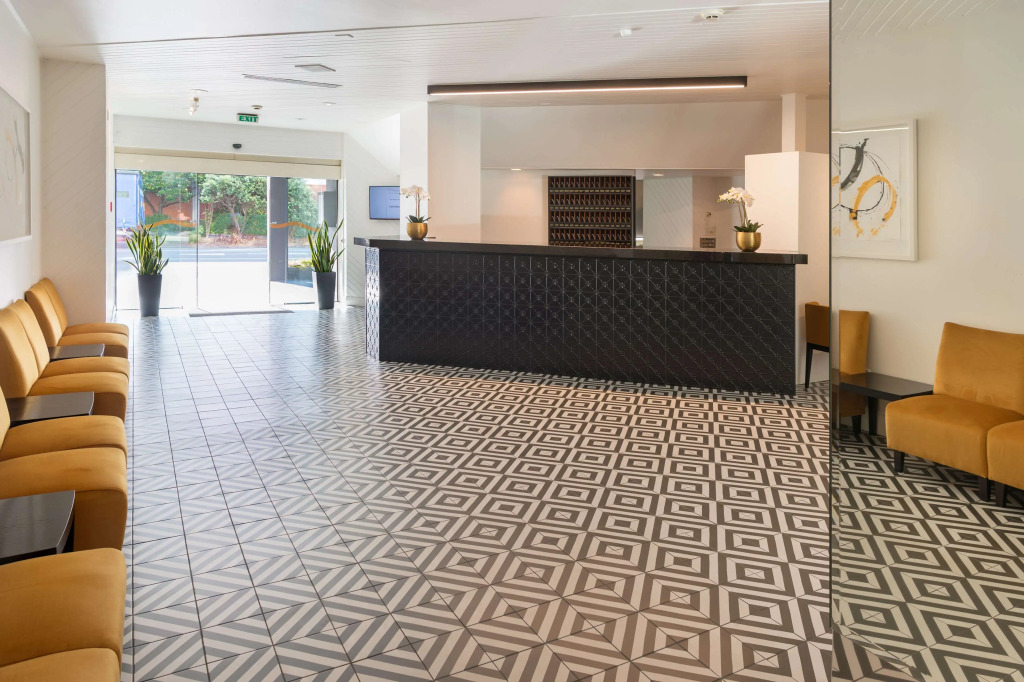 Bay Plaza Hotel