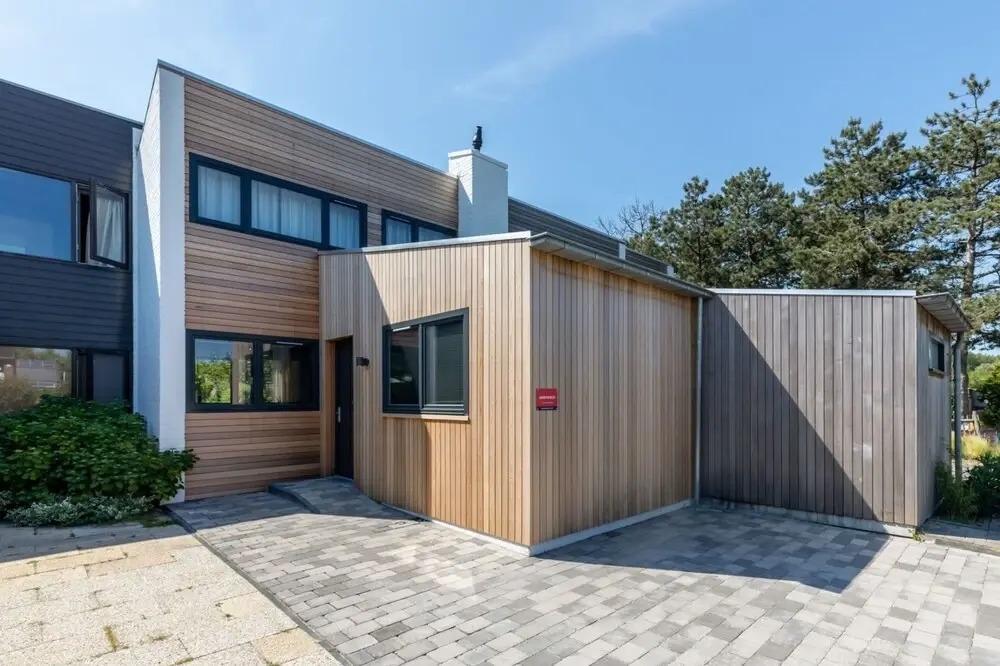 Attractive Holiday Home, Sunny Garden, Near the Beach