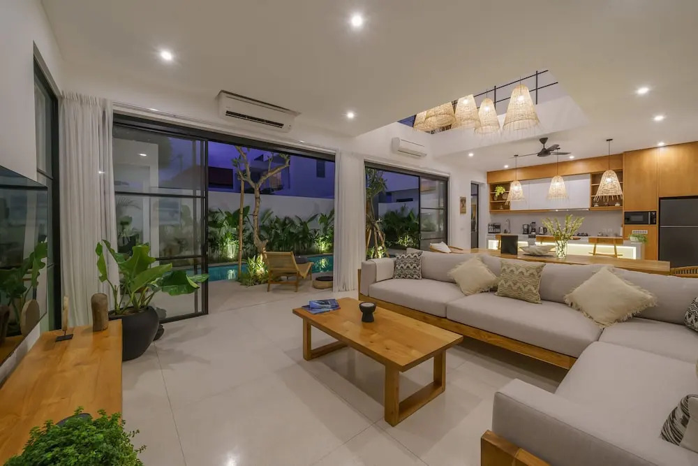 Puri Senang - Modern Pool Villa, 6 Mins to Berawa Beach & Finns