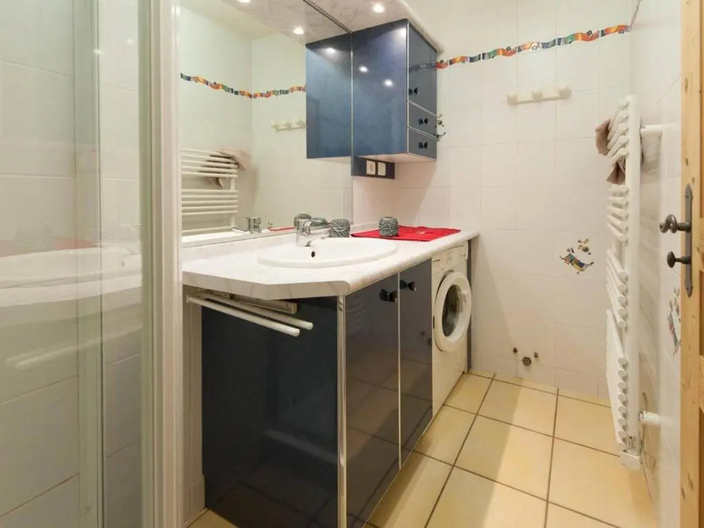 Appt rénové 3 pièces, 6 couchages, proche centre, ascenseur, lave-vaisselle, lave-linge - FR-1-241-35