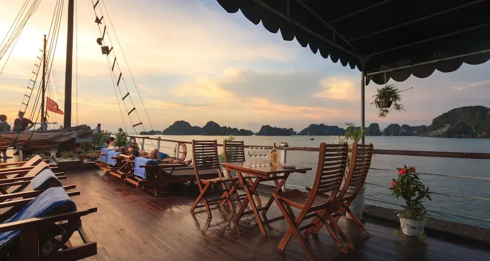 Garden Bay Luxury Cruise