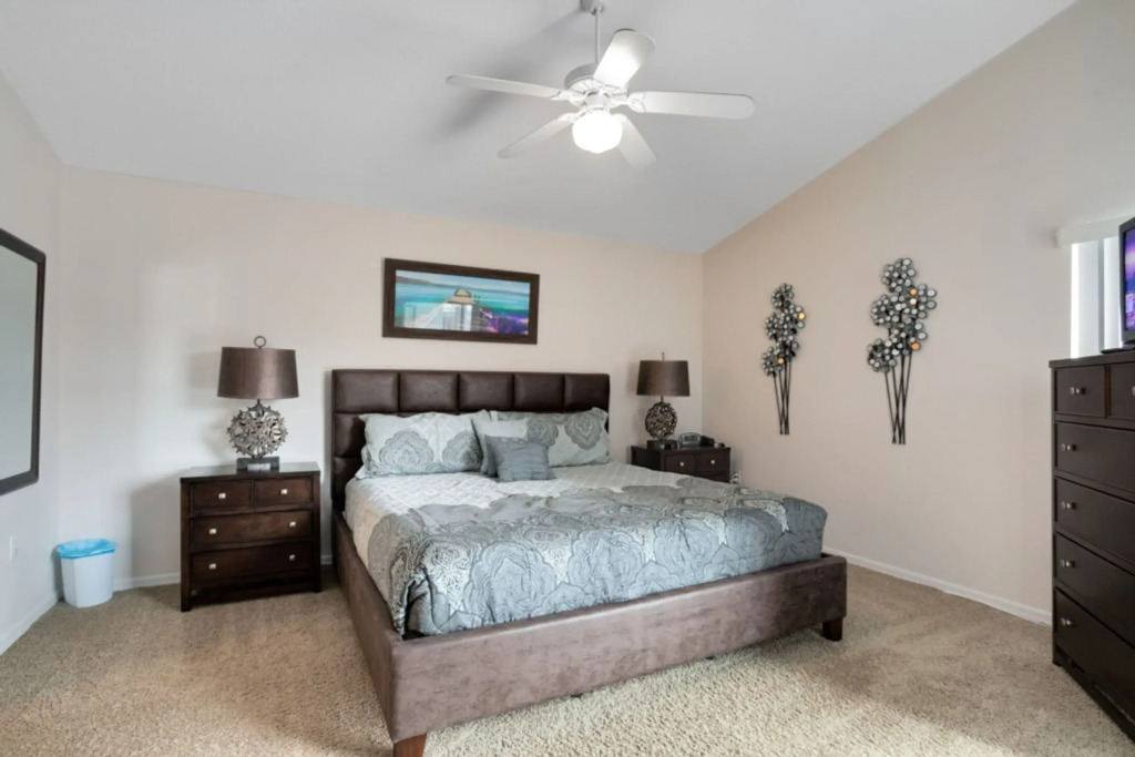 Beautiful 4 Bedroom 3 Bathroom pool & spa Villa villa