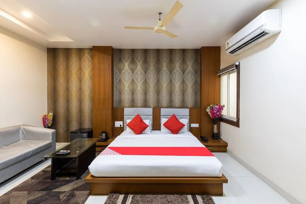 Oyo 41898 Balaji Palace