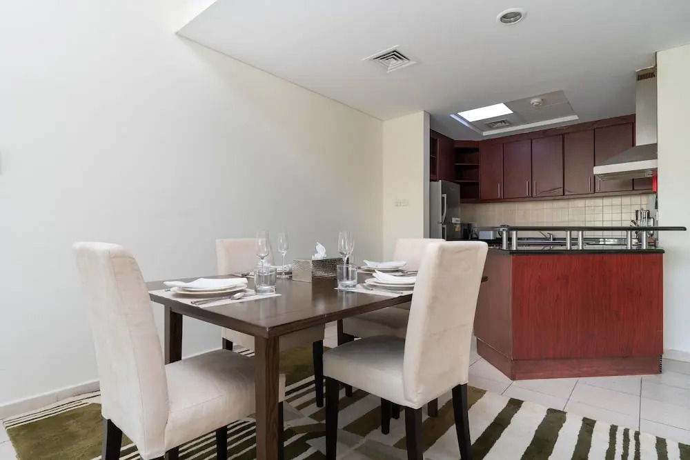Lux BnB 1BD Discovery Gardens