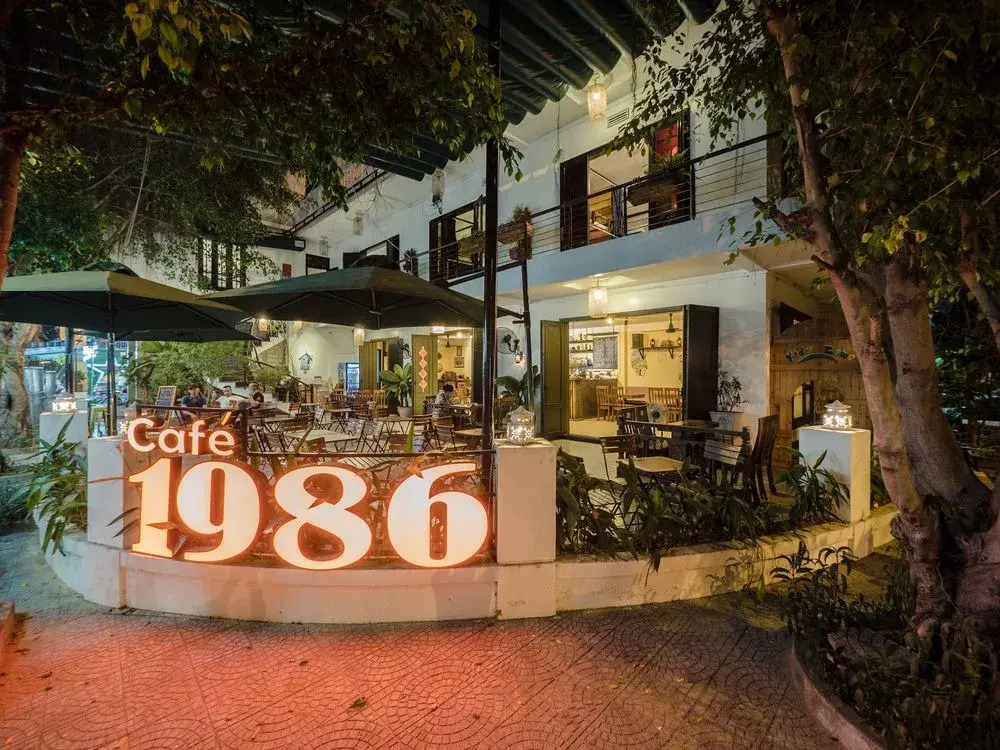 Cafe & Homestay 1986