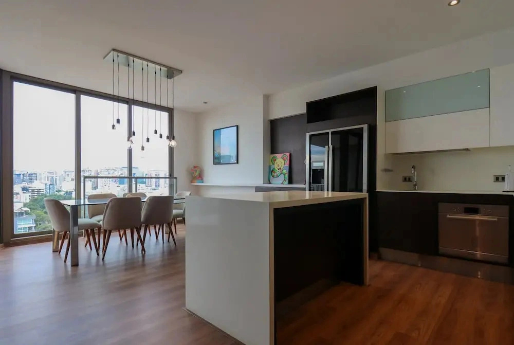 w Upscale 2BR Duplex w Balcony in Miraflores