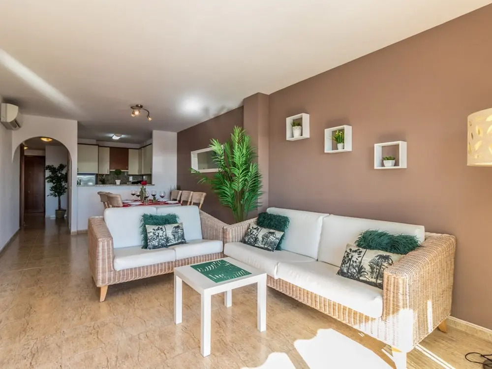 Apartment with sea view and located directly on the promenade of Empuriabrava