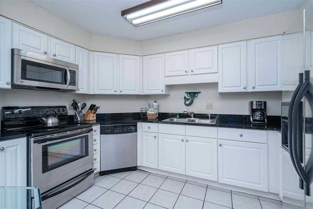 Shoreline Towers T/h 08 2 Bedroom Condo