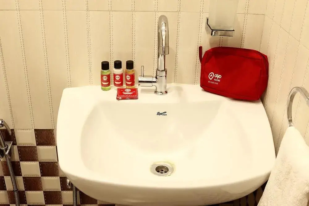 OYO 1628 Babul Hotel