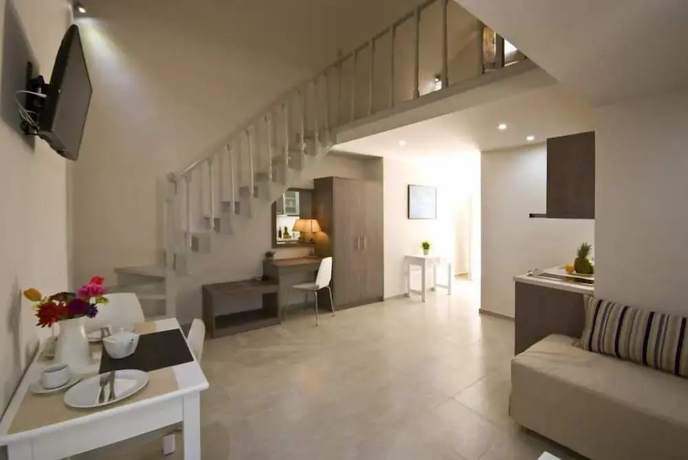 Alafouzos Studios & Apartments