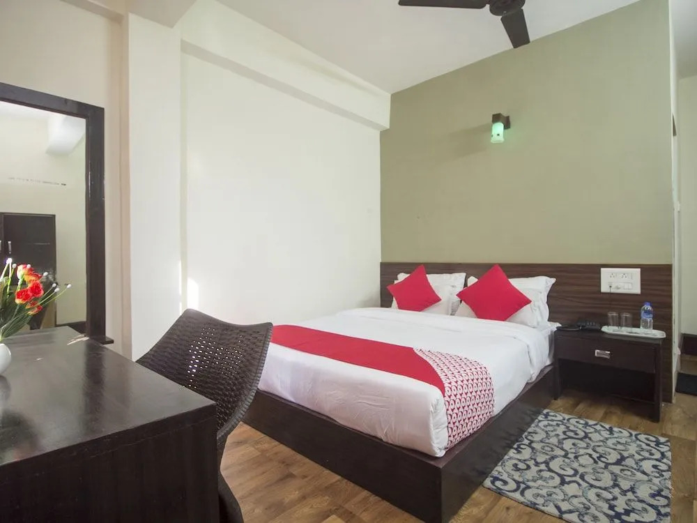 OYO 17039 Hotel Omkar