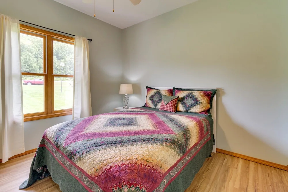 Waterfront Getaway w/ Patio on the White River!