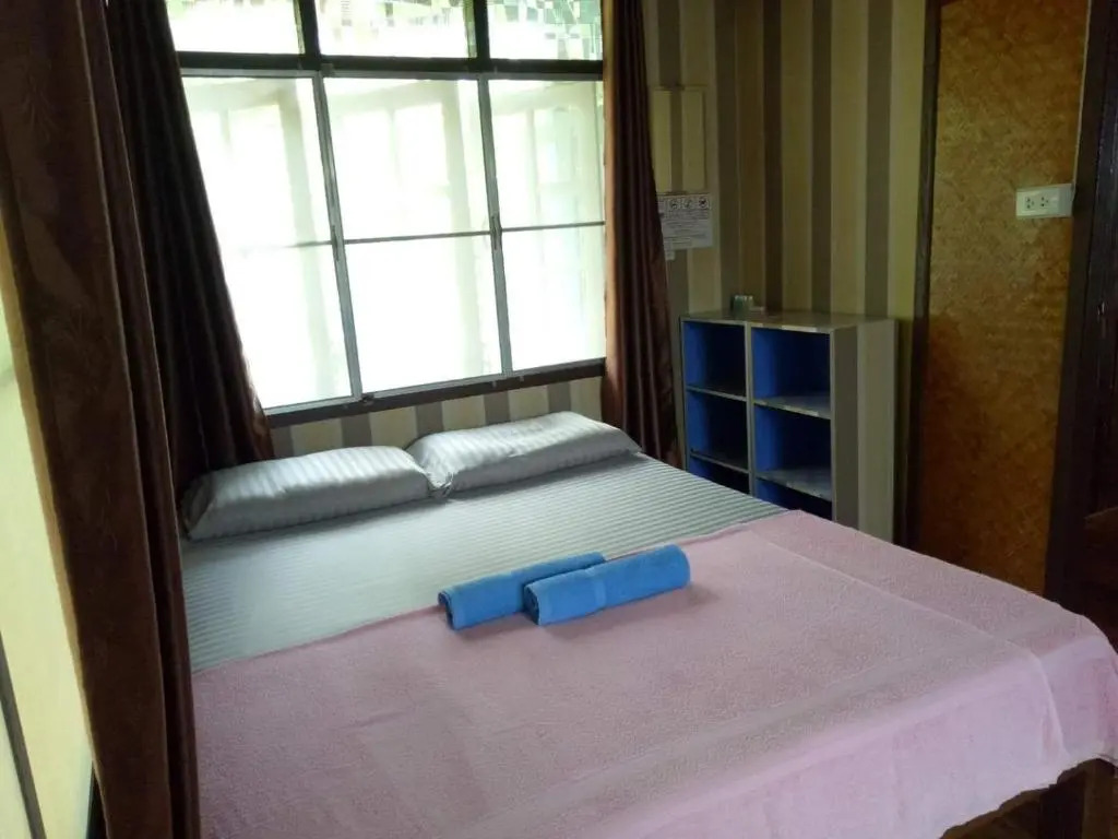 TA YAI HOMESTAY