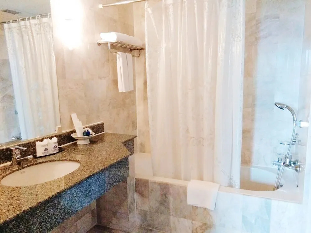 Diamond Plaza Hotel