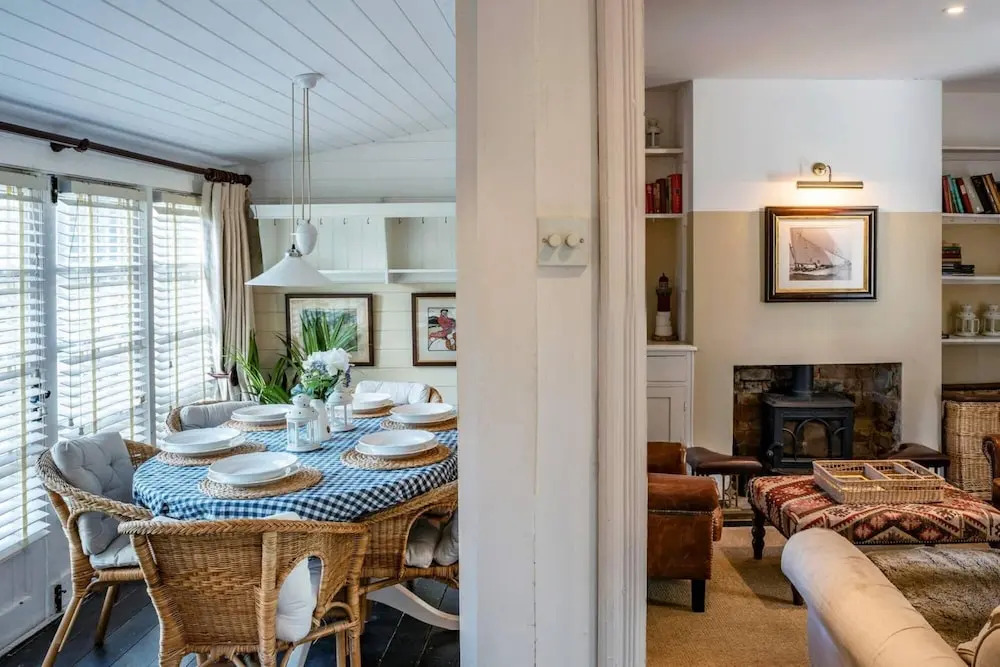 Chase Cottage / 3-bed Home on Osea Island, Essex