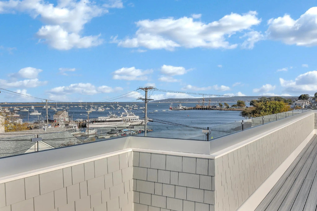 Thomas Sea Suites at Harbourtown