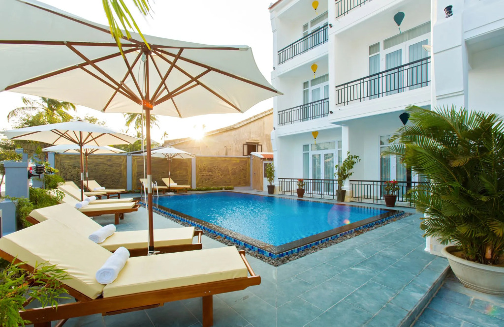Riverside White House Boutique Hotel