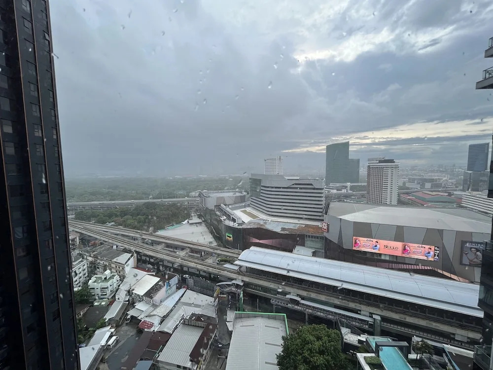 1 bed plus condo near JJ market