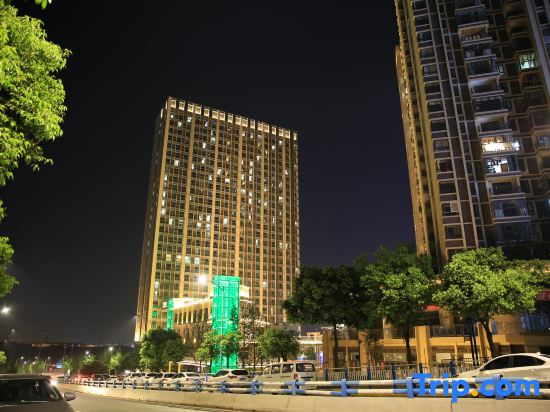 Qiyu Hotel (Chongqing Finance School Halo Shopping Park)