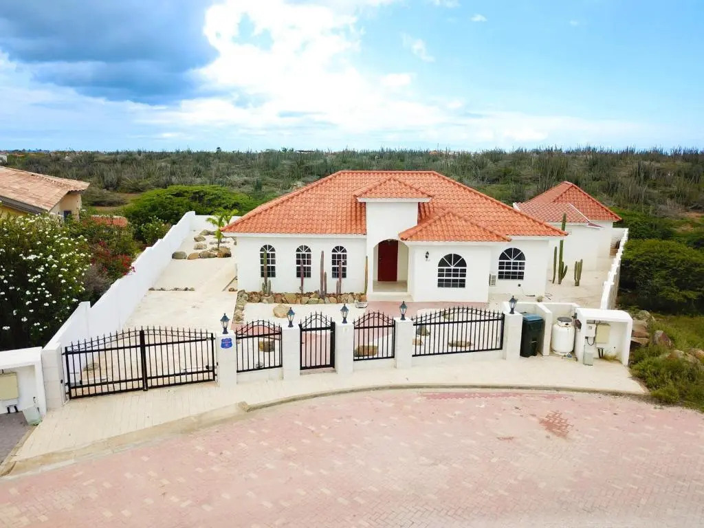 Jolie Villa