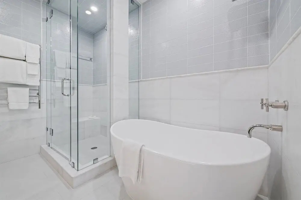 Platinum-Rated 2 Bedroom Ski In, Ski Out Condo In Bc Village