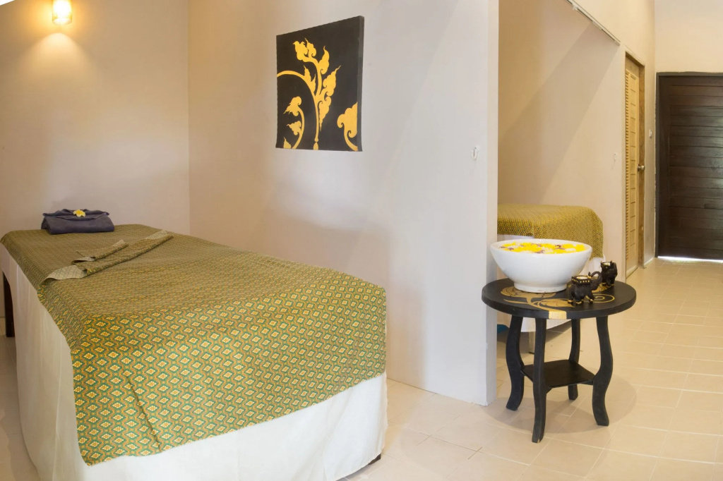 Naiharn Beach Resort - SHA Plus Extra