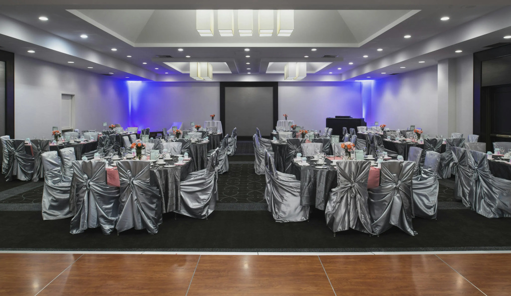 Hilton Winnipeg Airport Suites