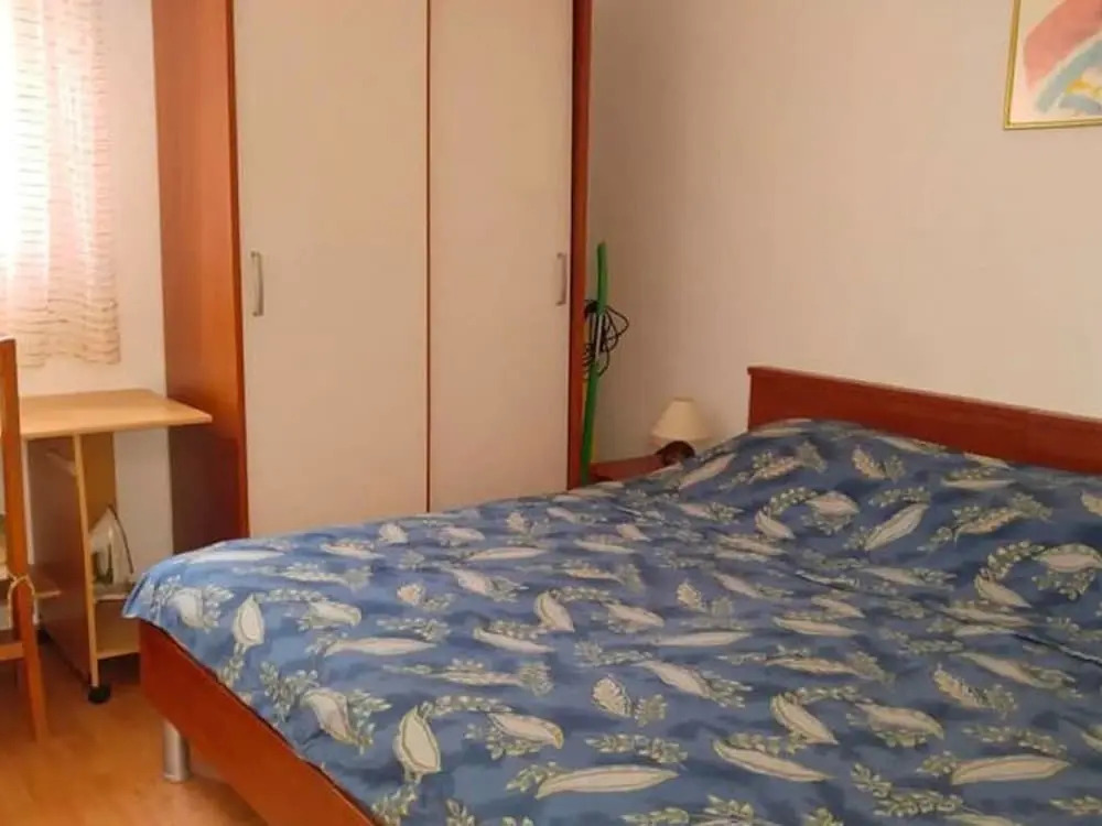 Cosy Apartment in Klenovica With Garden