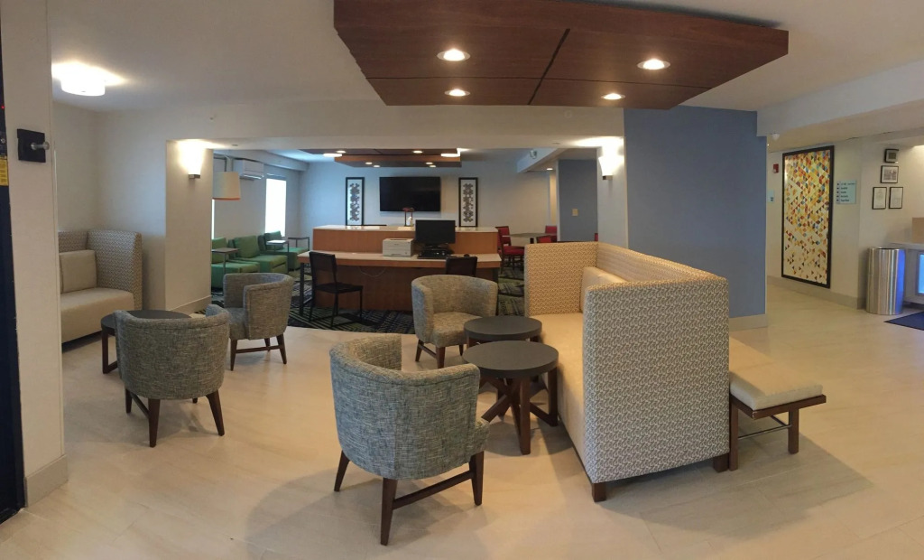 Holiday Inn Express & Suites - Albany Airport - Wolf Road by IHG