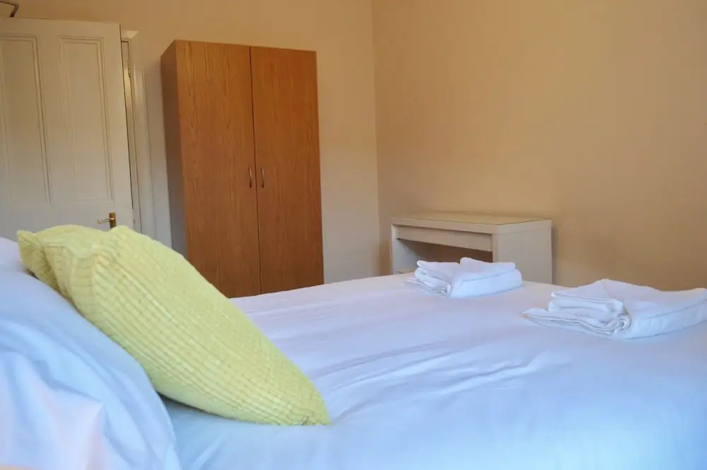3 Bedroom Bruntsfield Flat