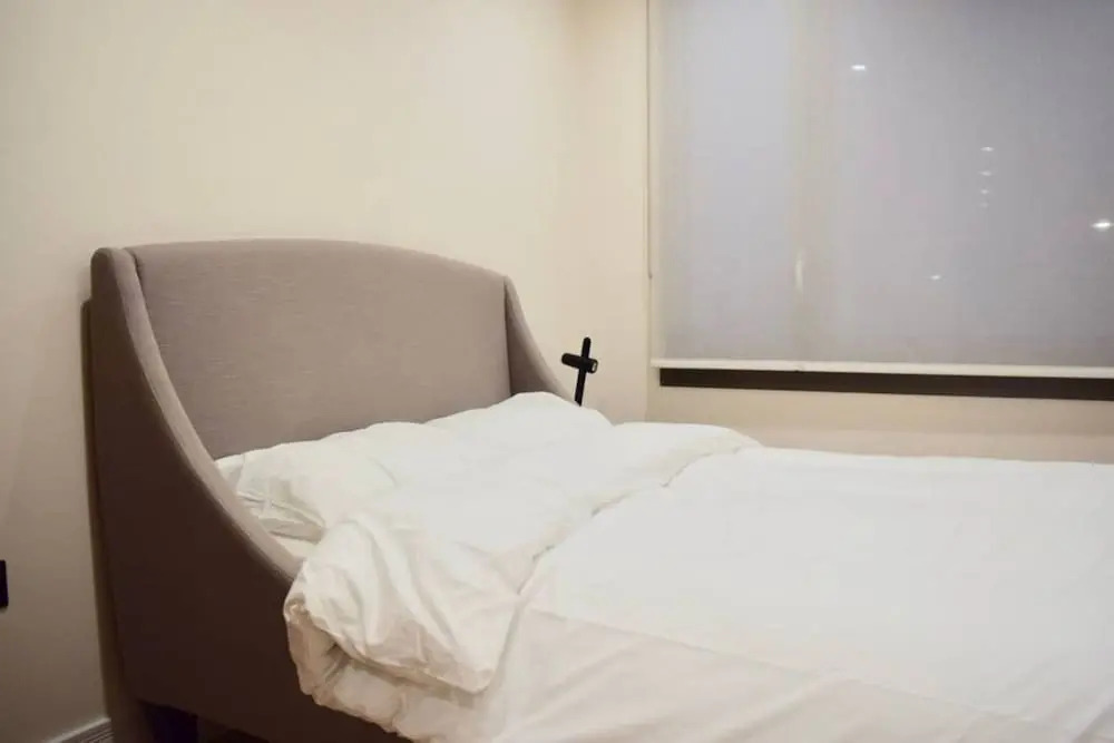 Modern 2 Bedroom Bayswater Apartment