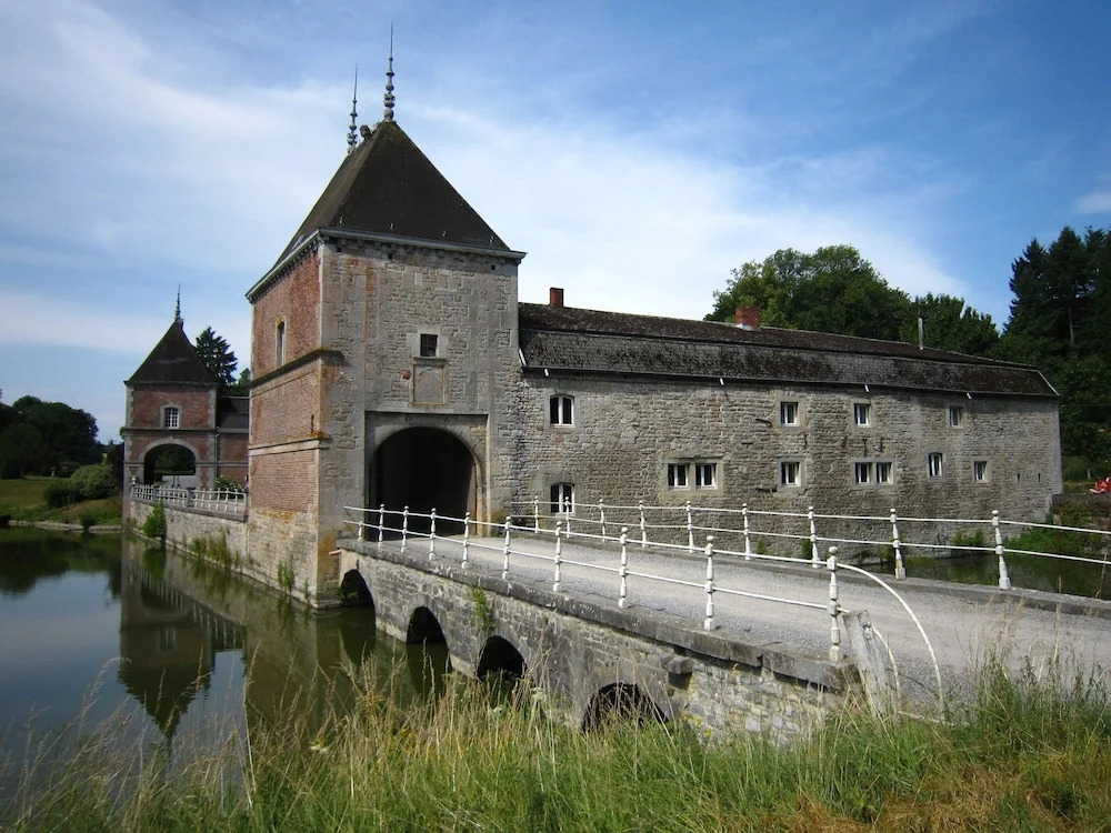 Elegant Castle Stay, Havelange