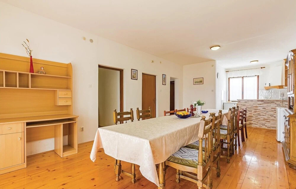 Amazing Home in Stinjan With Wifi and 6 Bedrooms