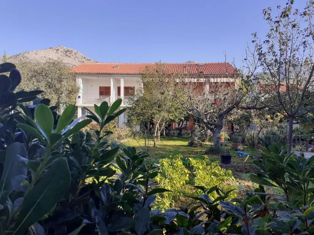 Apartments Lana