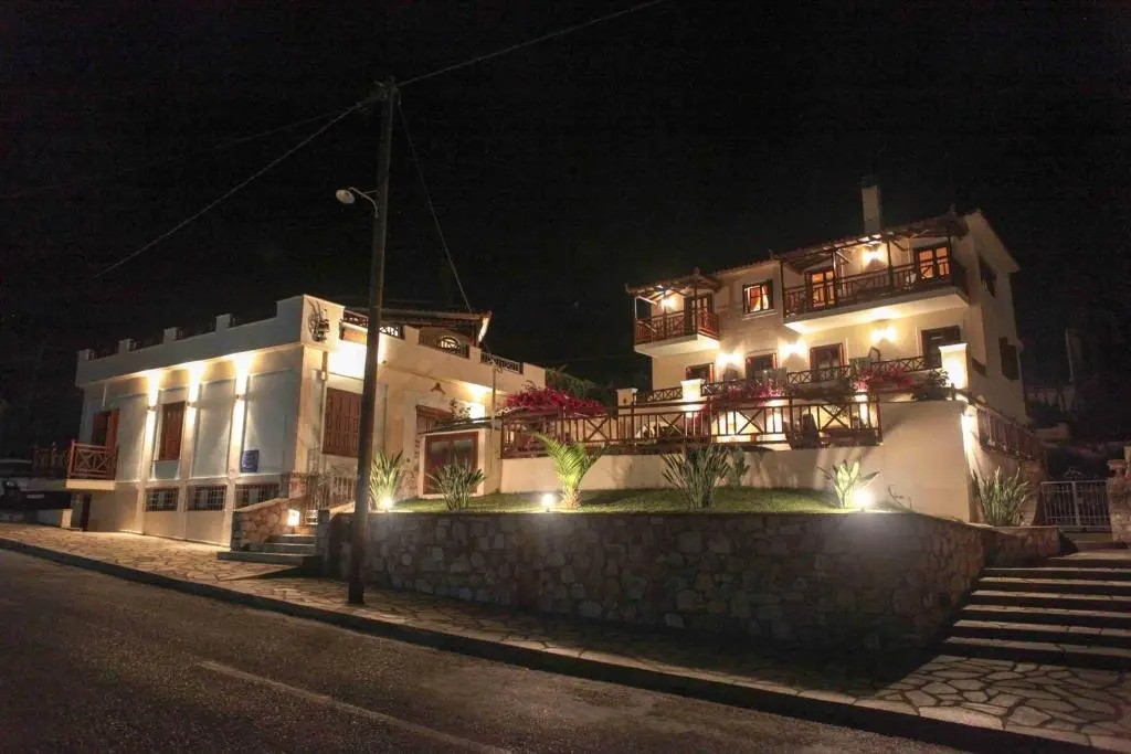 Pleoussa Studio and Apartments