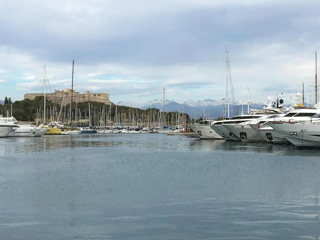 Charmant studio vieil Antibes