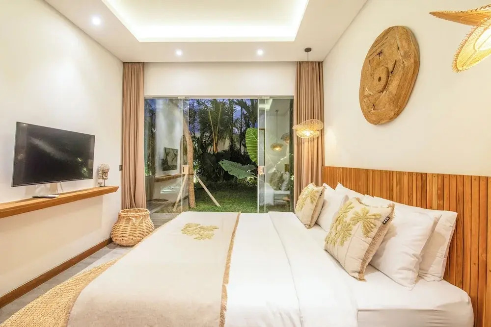 Coastal Comfort: Cozy 4BR Villa, 5 Min Walk to Finns Beach