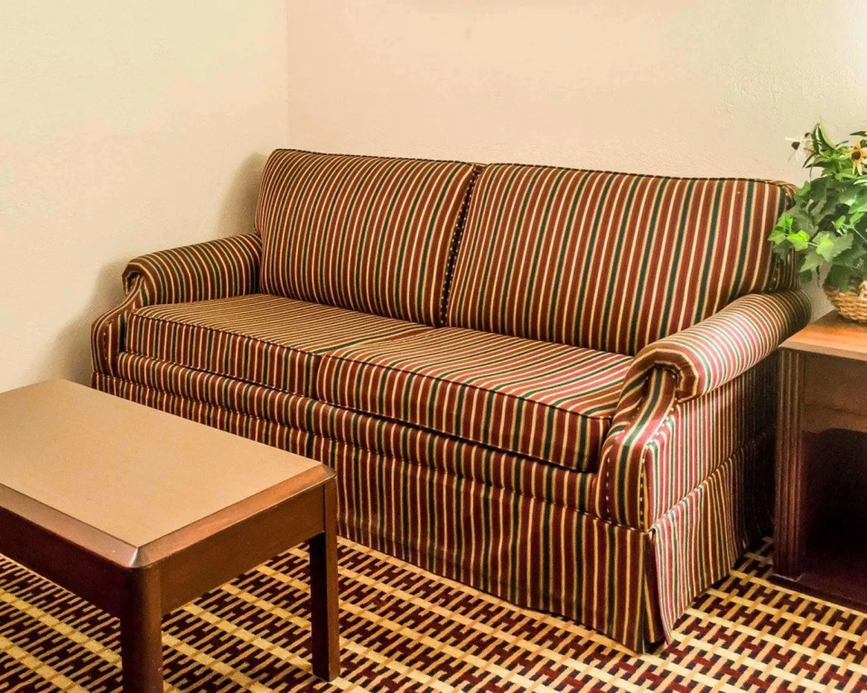 Economy Inn & Suites