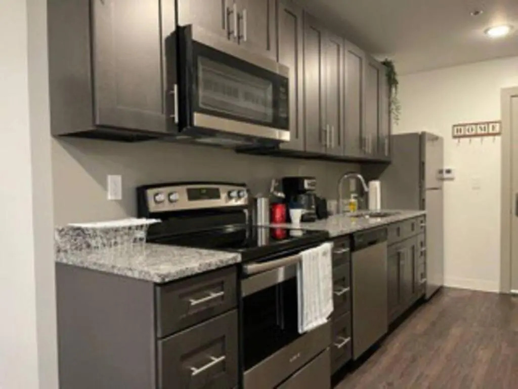 Apt 252 Cozy and Sleek Dwelling Min from Ft Leavenworth