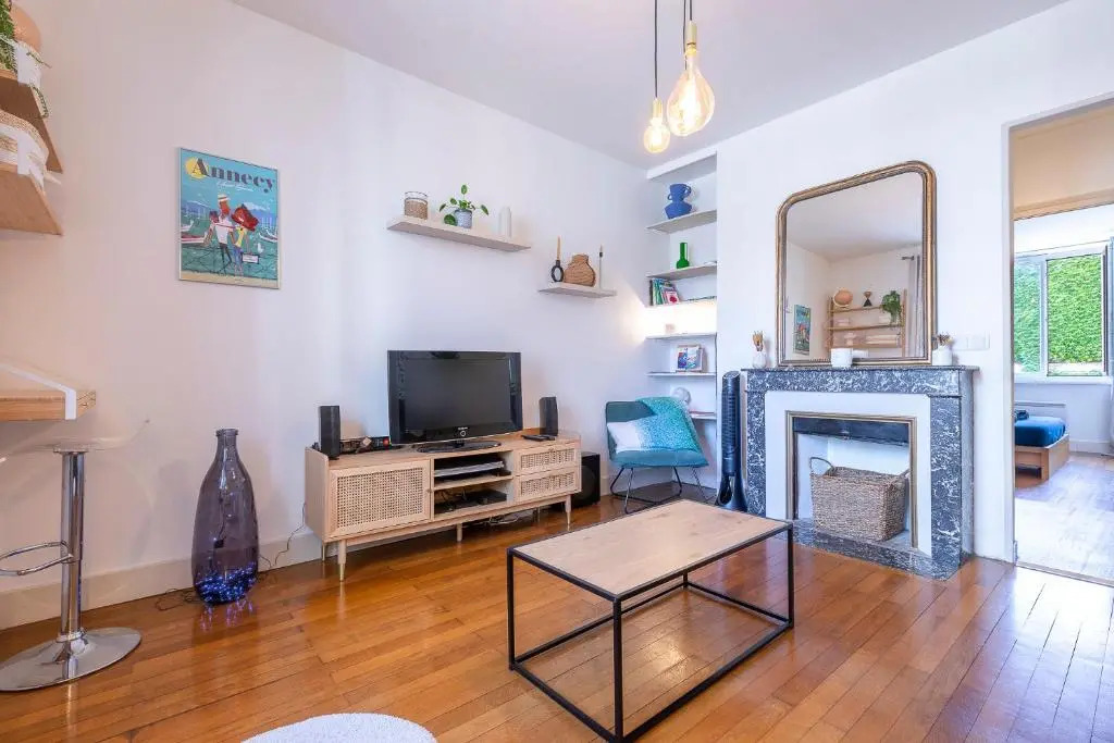 Apt 2-4 pers, charme de l'ancien, calme, vélos, Annecy centre